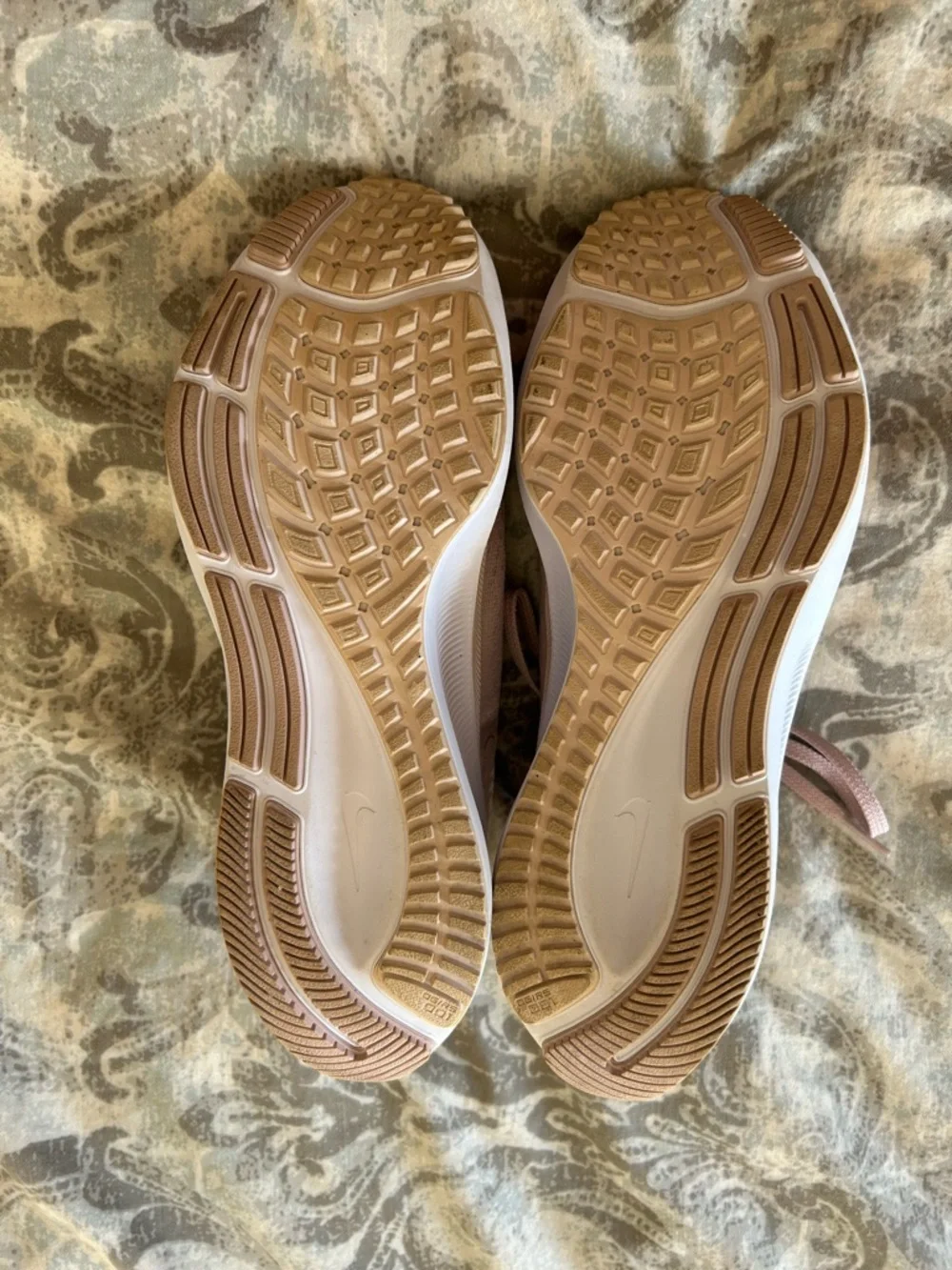 Nike Women's Dusty Rose Athletic Sneakers size 8 - Picture 3 of 4